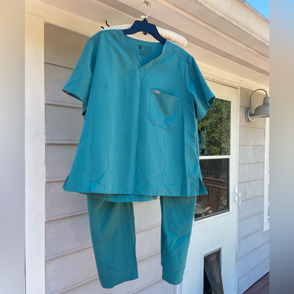 FIGS Marine XXL* Kade w/ 2XL Catarina XXL 2X